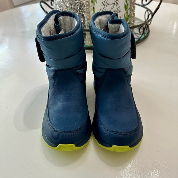 UGG children’s waterproof boots - Picture 2 of 6
